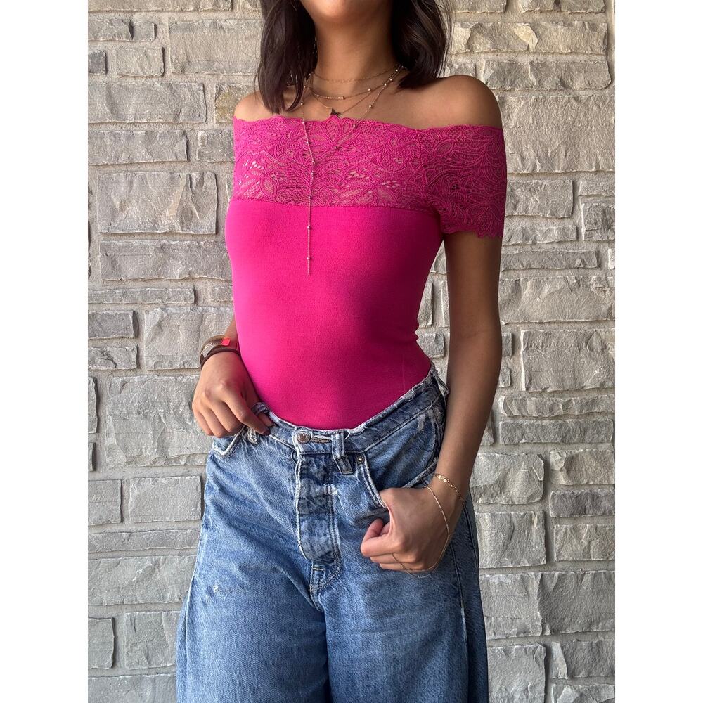 Y2K pink lace off the shoulder top - Picture 2 of 8